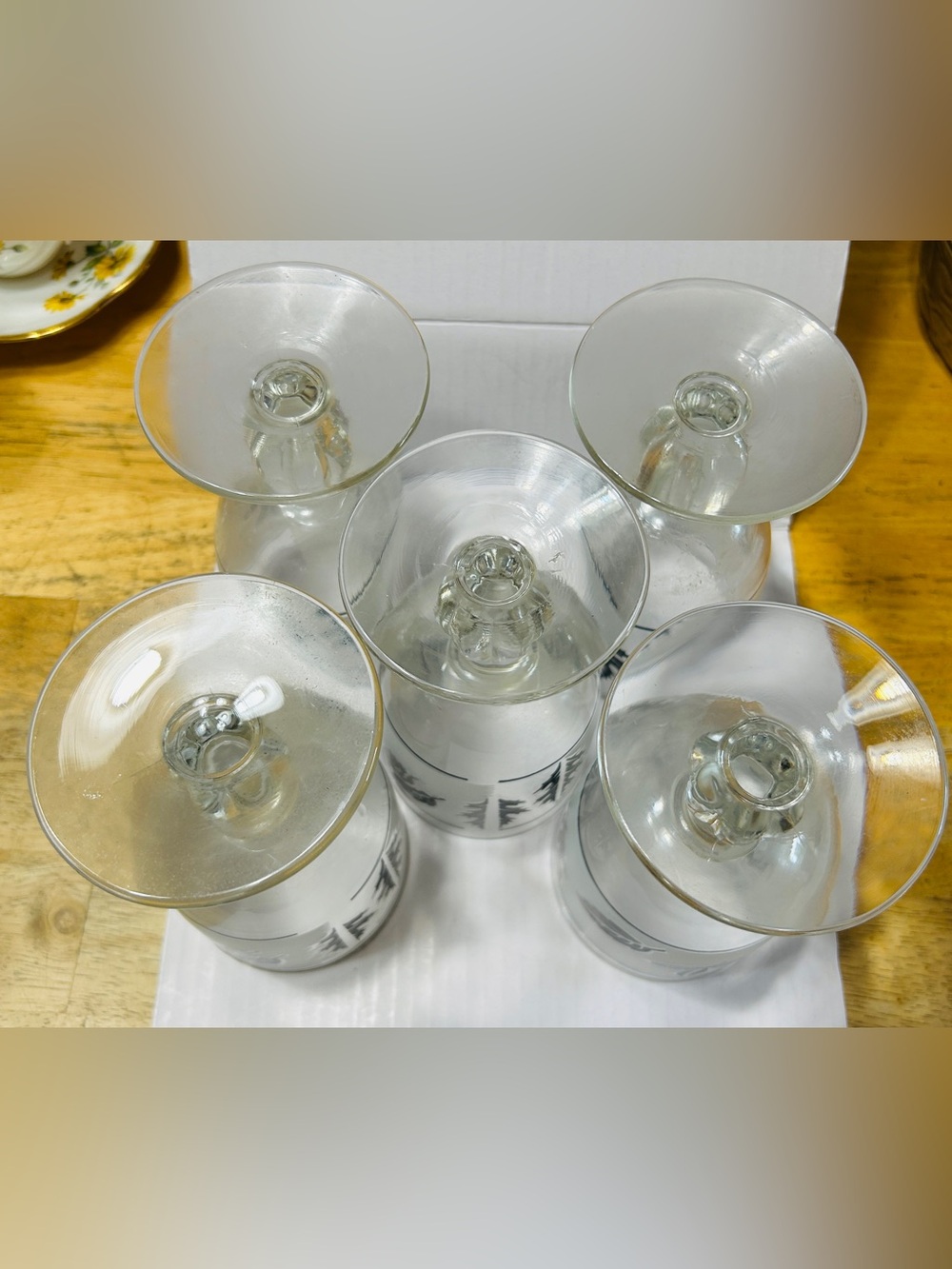 Vintage water goblets by Libbey in frosted silver leaf pattern. Set of 5. - Picture 3 of 4